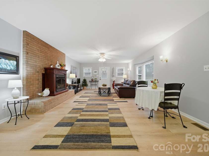 2336 21st Avenue, Hickory, NC 28601.  MLS# CAR4330468, YatesRealty ID 3965. 