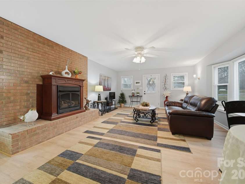 2336 21st Avenue, Hickory, NC 28601.  MLS# CAR4330468, YatesRealty ID 3965. 