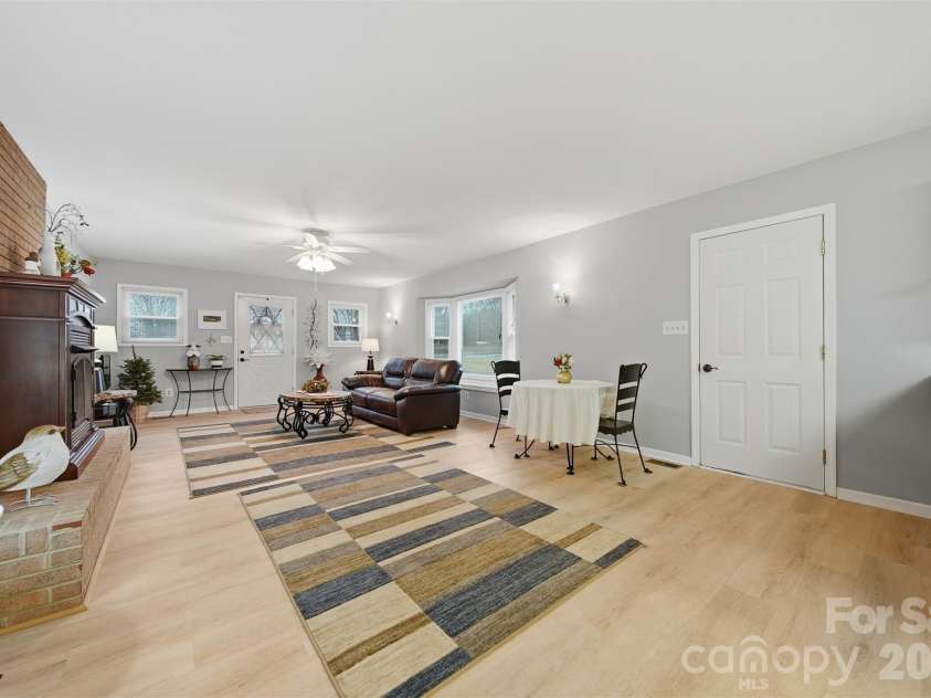 2336 21st Avenue, Hickory, NC 28601.  MLS# CAR4330468, YatesRealty ID 3965. 