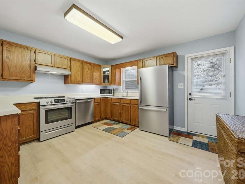 2336 21st Avenue, Hickory, NC 28601.  MLS# CAR4330468, YatesRealty ID 3965. 