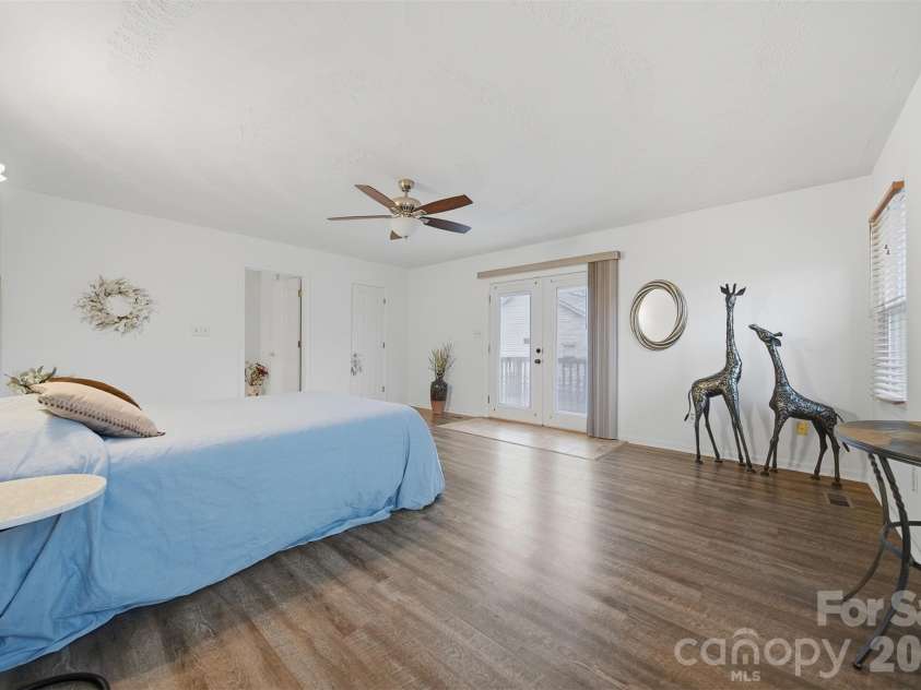 2336 21st Avenue, Hickory, NC 28601.  MLS# CAR4330468, YatesRealty ID 3965. 