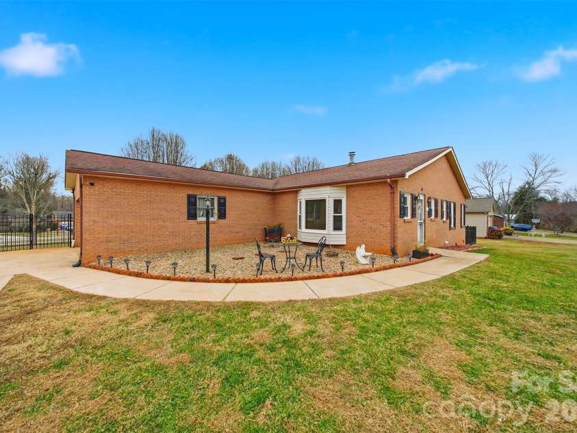 2336 21st Avenue, Hickory, NC 28601.  MLS# CAR4330468, YatesRealty ID 3965. 