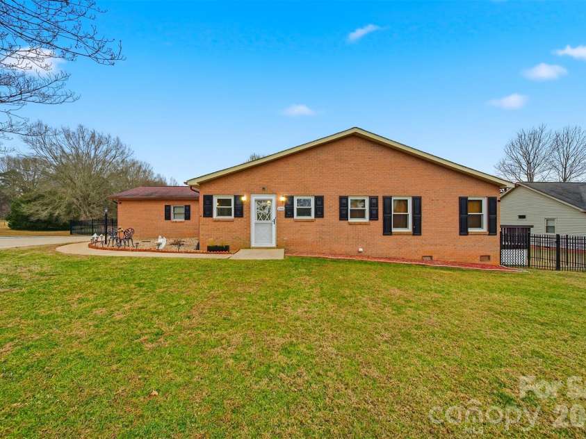 2336 21st Avenue, Hickory, NC 28601.  MLS# CAR4330468, YatesRealty ID 3965. 