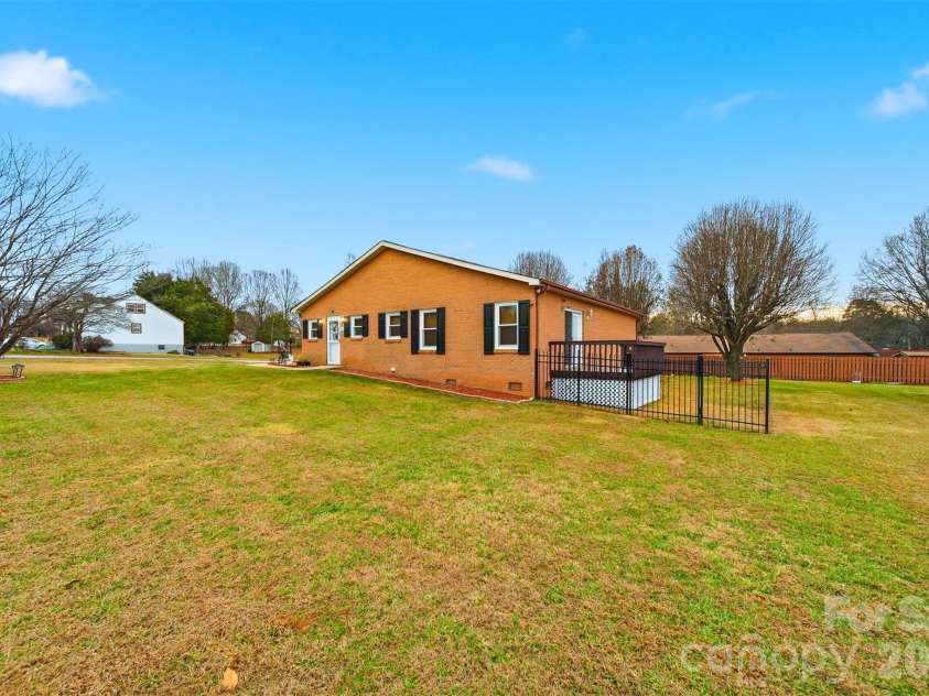 2336 21st Avenue, Hickory, NC 28601.  MLS# CAR4330468, YatesRealty ID 3965. 