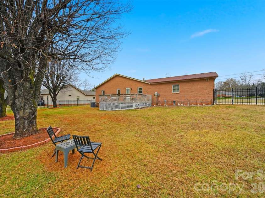 2336 21st Avenue, Hickory, NC 28601.  MLS# CAR4330468, YatesRealty ID 3965. 