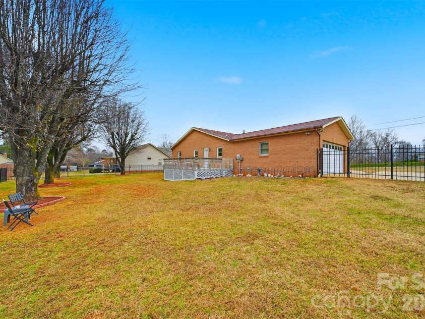 2336 21st Avenue, Hickory, NC 28601.  MLS# CAR4330468, YatesRealty ID 3965. 