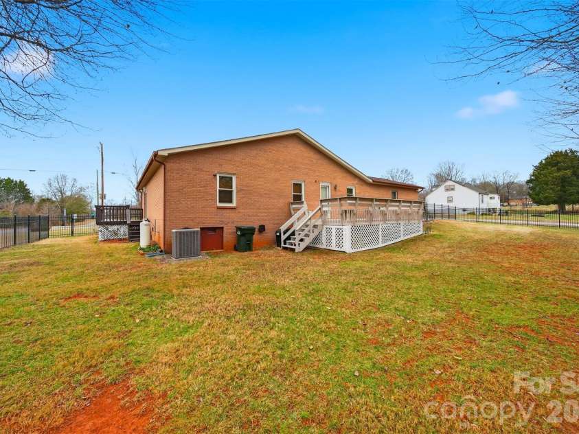 2336 21st Avenue, Hickory, NC 28601.  MLS# CAR4330468, YatesRealty ID 3965. 
