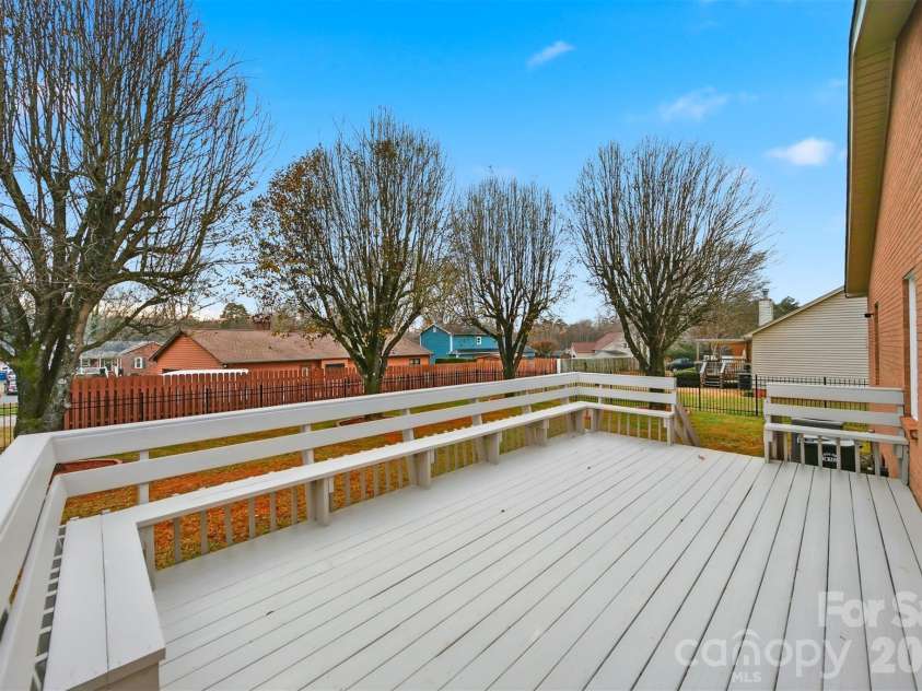 2336 21st Avenue, Hickory, NC 28601.  MLS# CAR4330468, YatesRealty ID 3965. 