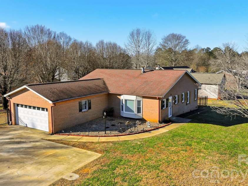 2336 21st Avenue, Hickory, NC 28601.  MLS# CAR4330468, YatesRealty ID 3965. 