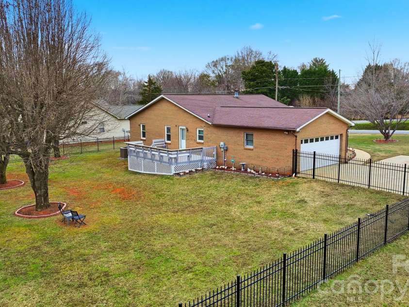 2336 21st Avenue, Hickory, NC 28601.  MLS# CAR4330468, YatesRealty ID 3965. 