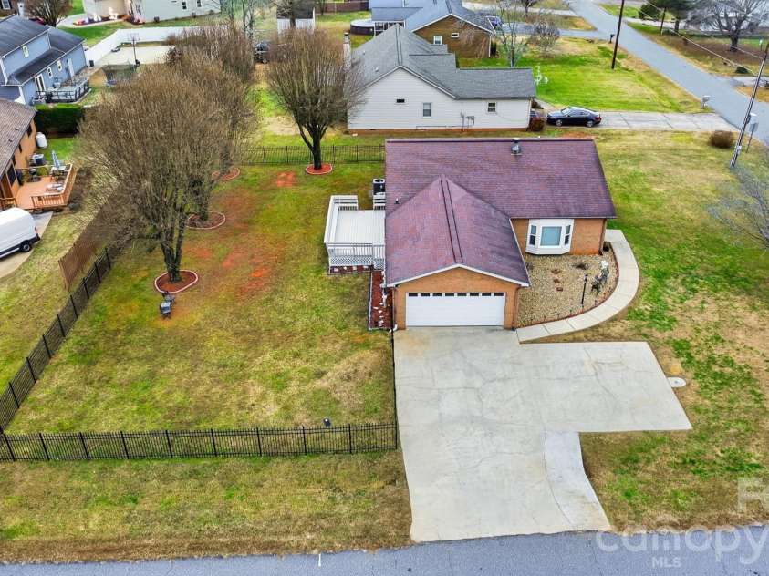 2336 21st Avenue, Hickory, NC 28601.  MLS# CAR4330468, YatesRealty ID 3965. 
