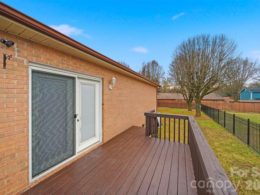 2336 21st Avenue, Hickory, NC 28601.  MLS# CAR4330468, YatesRealty ID 3965. 