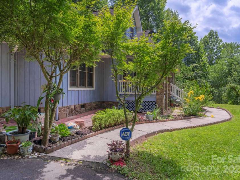 98 Choga Ridge, Whittier, NC 28789.  MLS# CAR4270600, YatesRealty ID 3965. 