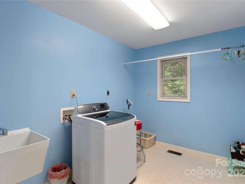 98 Choga Ridge, Whittier, NC 28789.  MLS# CAR4270600, YatesRealty ID 3965. 