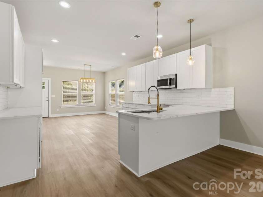709 Pennsylvania Avenue, Charlotte, NC 28216.  MLS# CAR4406385, YatesRealty ID 39650. 