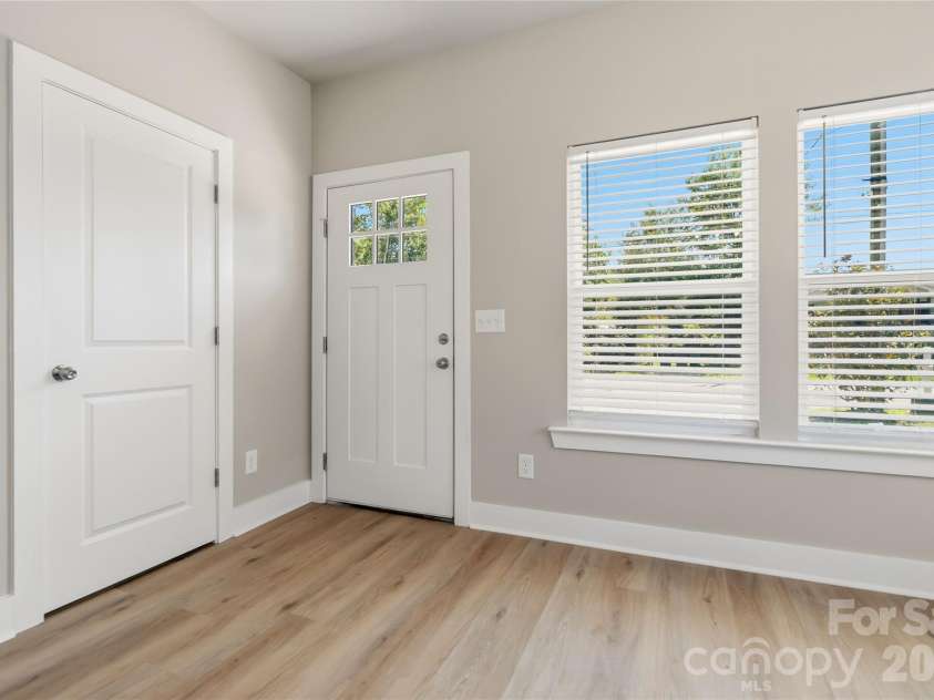 709 Pennsylvania Avenue, Charlotte, NC 28216.  MLS# CAR4406385, YatesRealty ID 39650. 