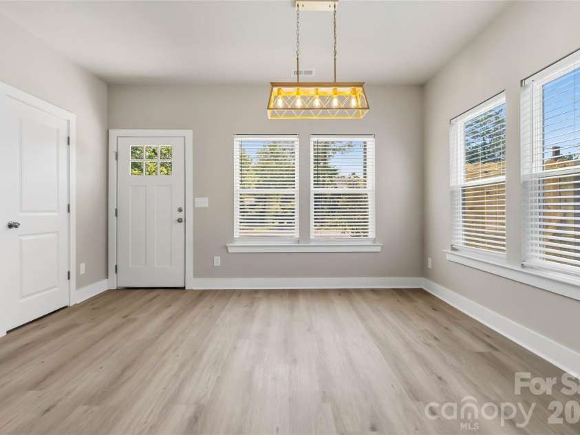 709 Pennsylvania Avenue, Charlotte, NC 28216.  MLS# CAR4406385, YatesRealty ID 39650. 