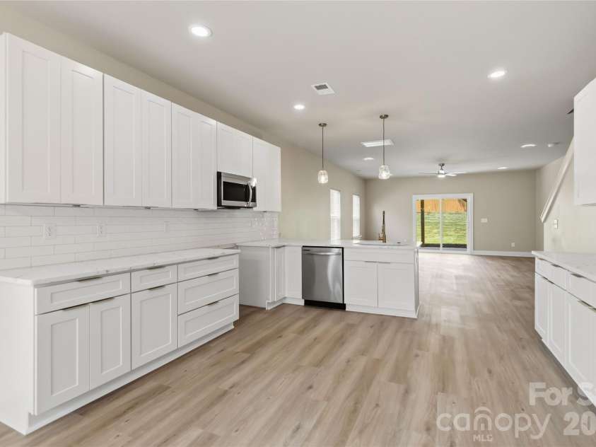 709 Pennsylvania Avenue, Charlotte, NC 28216.  MLS# CAR4406385, YatesRealty ID 39650. 