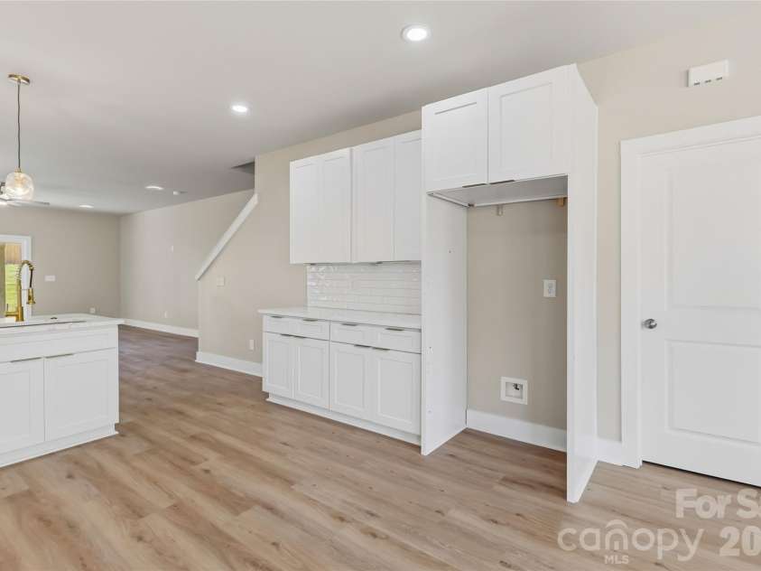 709 Pennsylvania Avenue, Charlotte, NC 28216.  MLS# CAR4406385, YatesRealty ID 39650. 