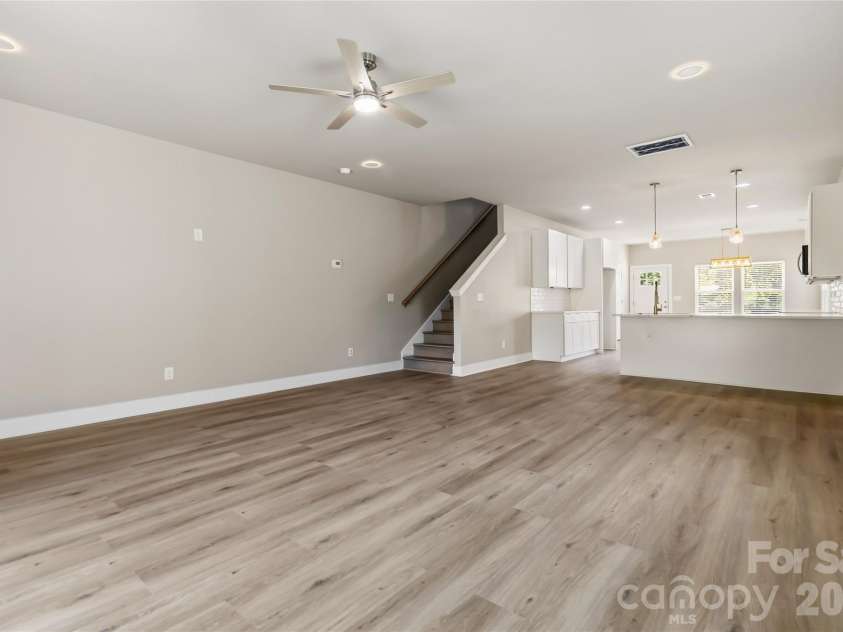 709 Pennsylvania Avenue, Charlotte, NC 28216.  MLS# CAR4406385, YatesRealty ID 39650. 