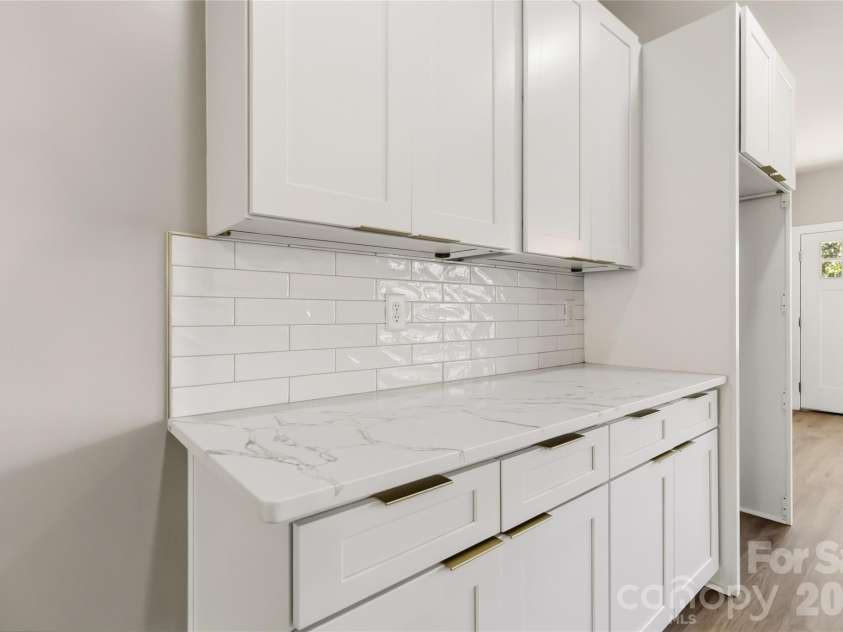 709 Pennsylvania Avenue, Charlotte, NC 28216.  MLS# CAR4406385, YatesRealty ID 39650. 