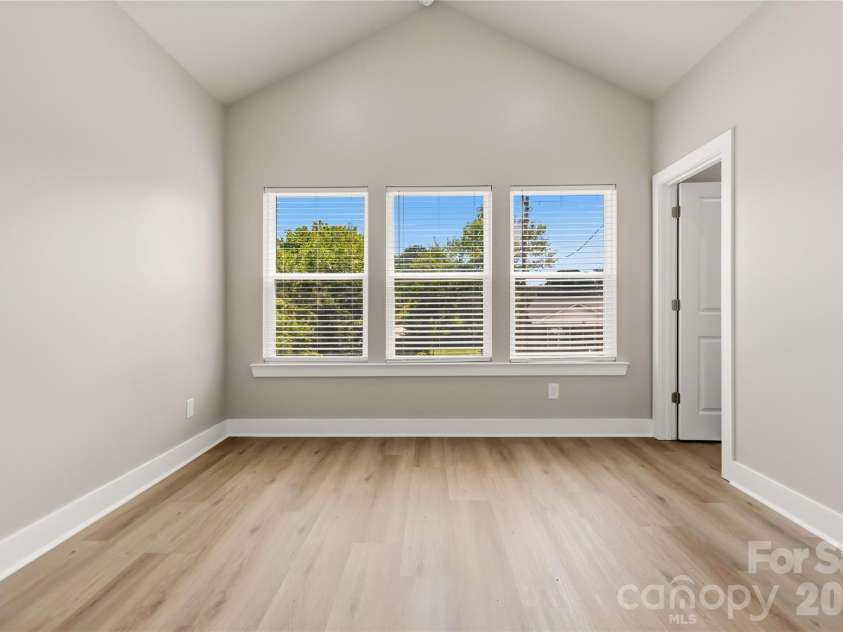 709 Pennsylvania Avenue, Charlotte, NC 28216.  MLS# CAR4406385, YatesRealty ID 39650. 