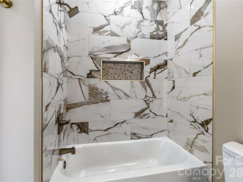 709 Pennsylvania Avenue, Charlotte, NC 28216.  MLS# CAR4406385, YatesRealty ID 39650. 