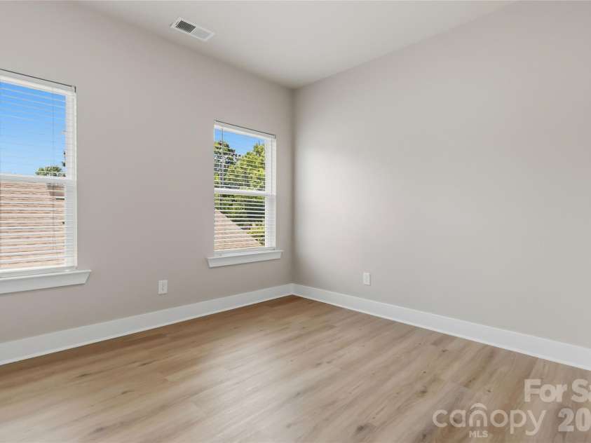 709 Pennsylvania Avenue, Charlotte, NC 28216.  MLS# CAR4406385, YatesRealty ID 39650. 