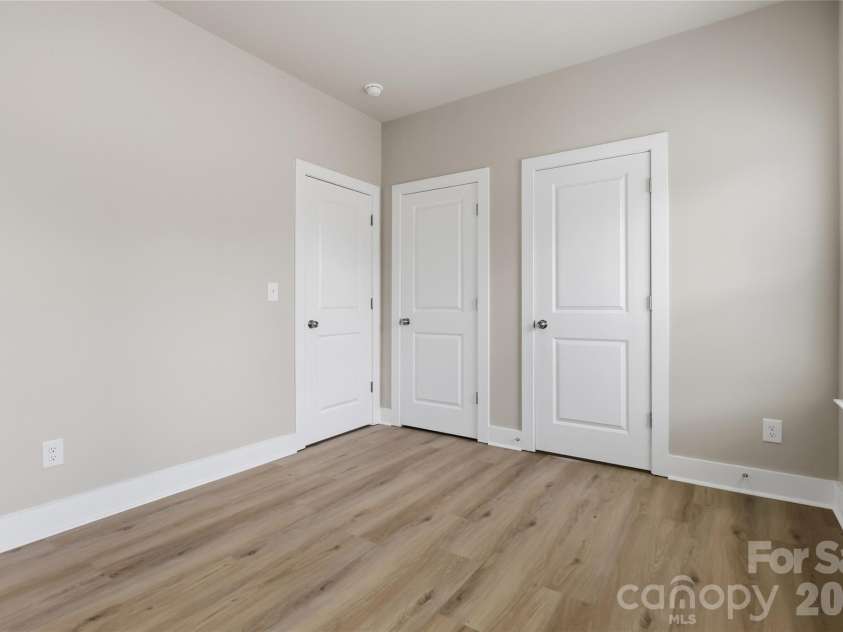 709 Pennsylvania Avenue, Charlotte, NC 28216.  MLS# CAR4406385, YatesRealty ID 39650. 