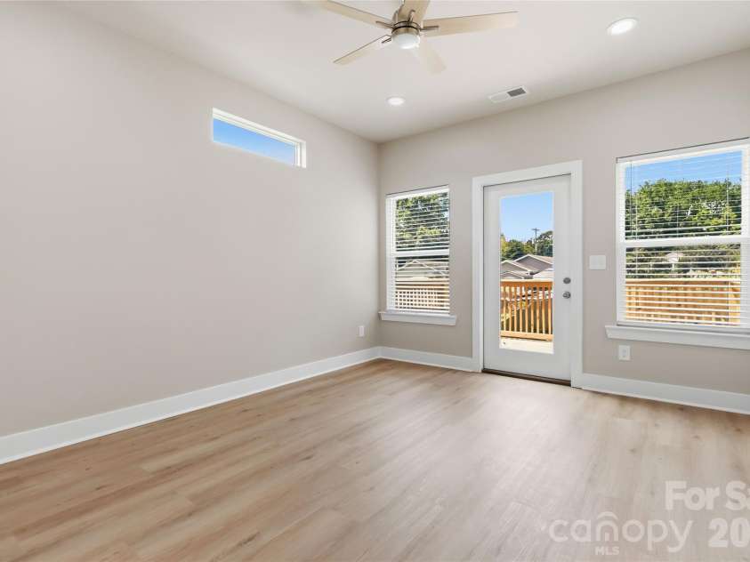 709 Pennsylvania Avenue, Charlotte, NC 28216.  MLS# CAR4406385, YatesRealty ID 39650. 
