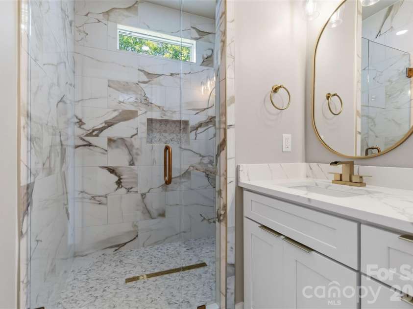 709 Pennsylvania Avenue, Charlotte, NC 28216.  MLS# CAR4406385, YatesRealty ID 39650. 