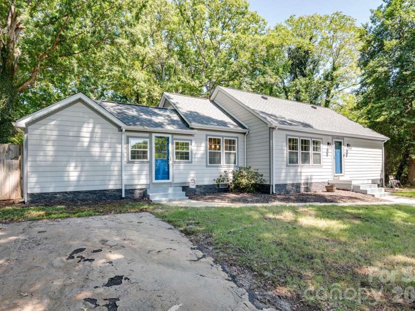 410 Cannon Boulevard, Kannapolis, NC 28083.  MLS# CAR4389804, YatesRealty ID 39651. 