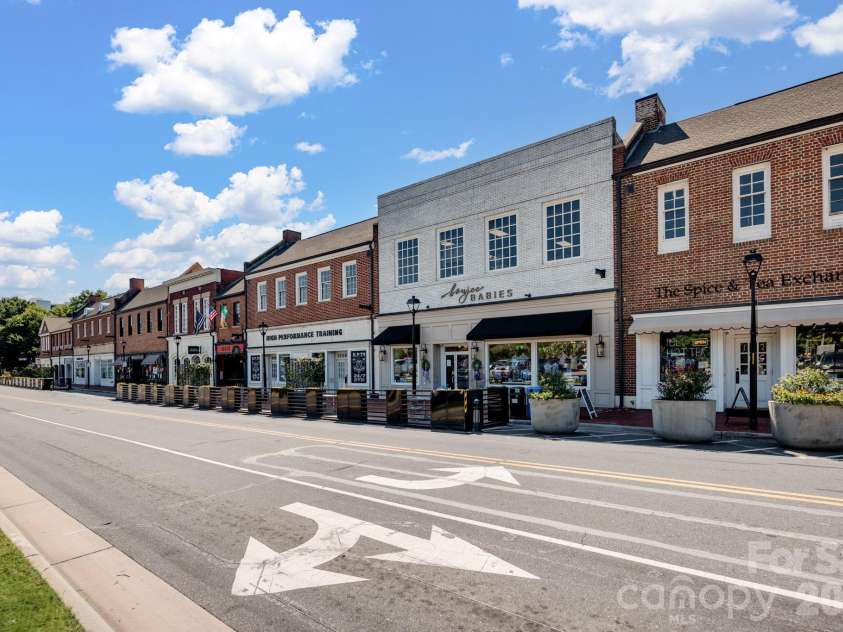 410 Cannon Boulevard, Kannapolis, NC 28083.  MLS# CAR4389804, YatesRealty ID 39651. 
