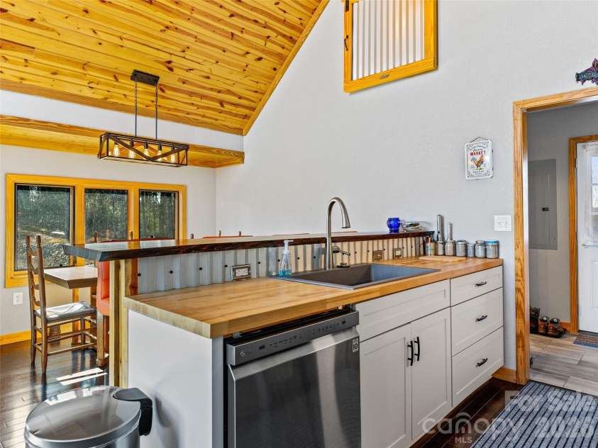 143 Fox Grape Hollow Road, Mars Hill, NC 28754.  MLS# CAR4397871, YatesRealty ID 39652. 