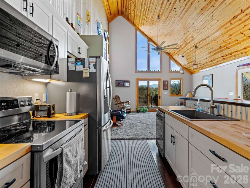 143 Fox Grape Hollow Road, Mars Hill, NC 28754.  MLS# CAR4397871, YatesRealty ID 39652. 
