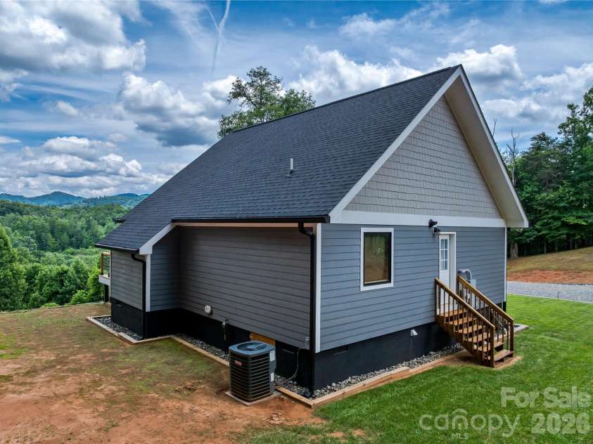 143 Fox Grape Hollow Road, Mars Hill, NC 28754.  MLS# CAR4397871, YatesRealty ID 39652. 