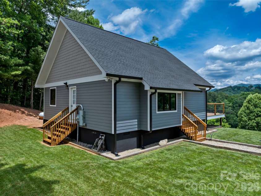 143 Fox Grape Hollow Road, Mars Hill, NC 28754.  MLS# CAR4397871, YatesRealty ID 39652. Meticulously Maintained