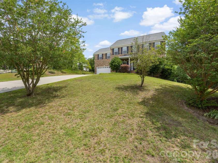 1086 Arrowhead Drive, Concord, NC 28025.  MLS# CAR4397947, YatesRealty ID 39653. 