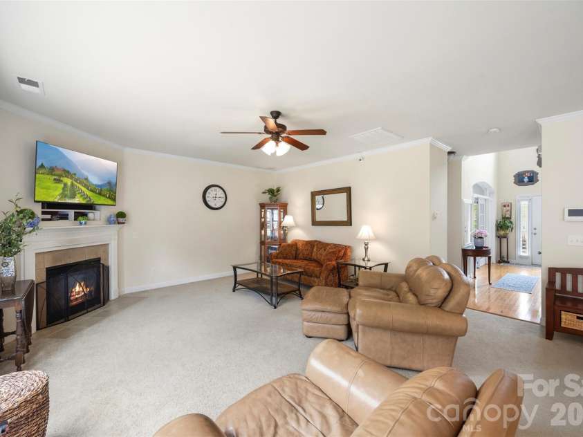 1086 Arrowhead Drive, Concord, NC 28025.  MLS# CAR4397947, YatesRealty ID 39653. 