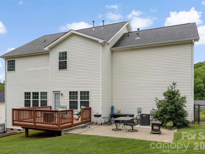 1086 Arrowhead Drive, Concord, NC 28025.  MLS# CAR4397947, YatesRealty ID 39653. 