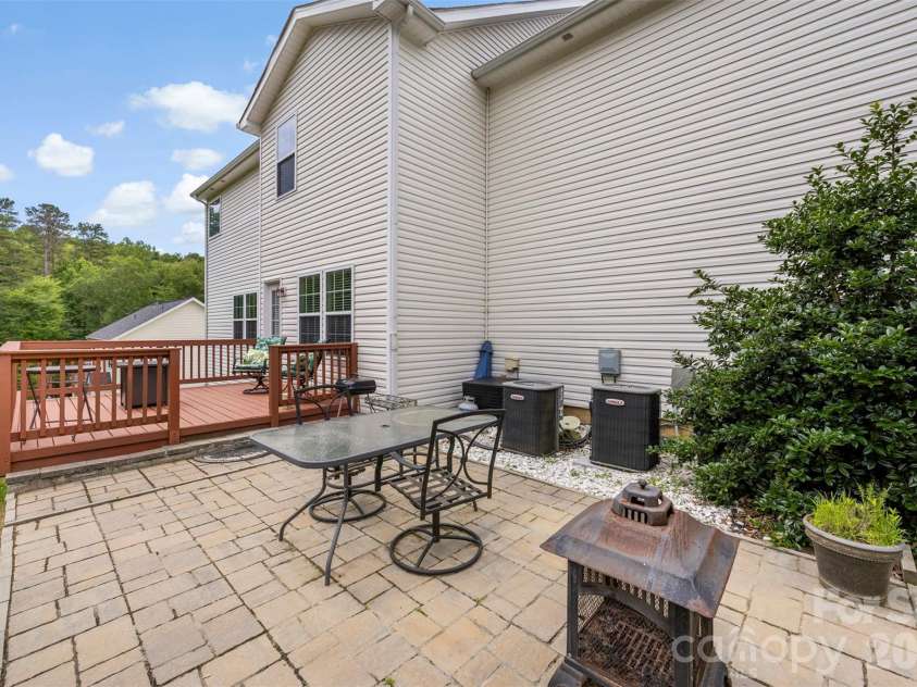 1086 Arrowhead Drive, Concord, NC 28025.  MLS# CAR4397947, YatesRealty ID 39653. 