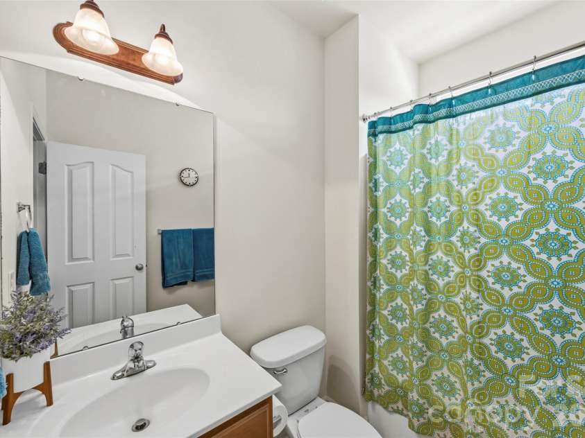 1086 Arrowhead Drive, Concord, NC 28025.  MLS# CAR4397947, YatesRealty ID 39653. Main level full bathroom