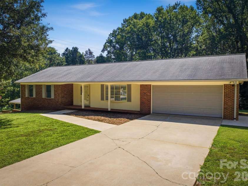 1208 35th Street Place, Conover, NC 28613.  MLS# CAR4405969, YatesRealty ID 39654. 