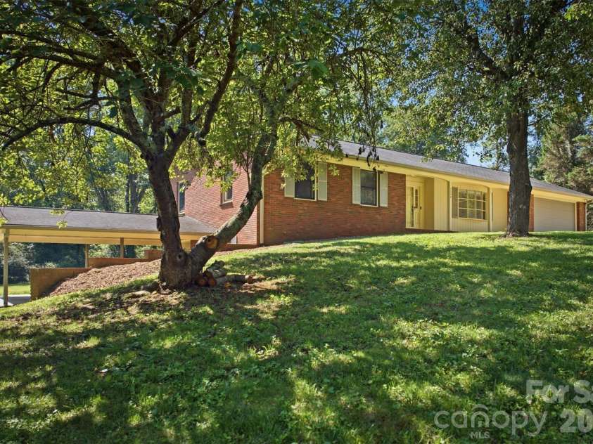 1208 35th Street Place, Conover, NC 28613.  MLS# CAR4405969, YatesRealty ID 39654. 