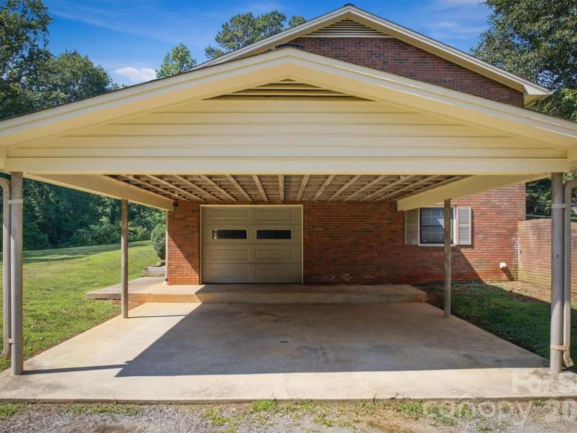 1208 35th Street Place, Conover, NC 28613.  MLS# CAR4405969, YatesRealty ID 39654. 