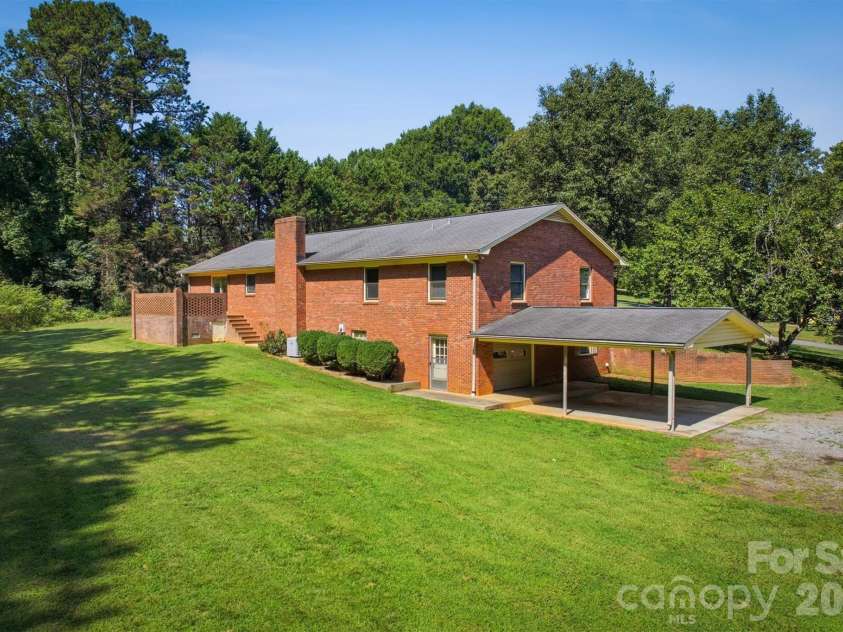 1208 35th Street Place, Conover, NC 28613.  MLS# CAR4405969, YatesRealty ID 39654. 