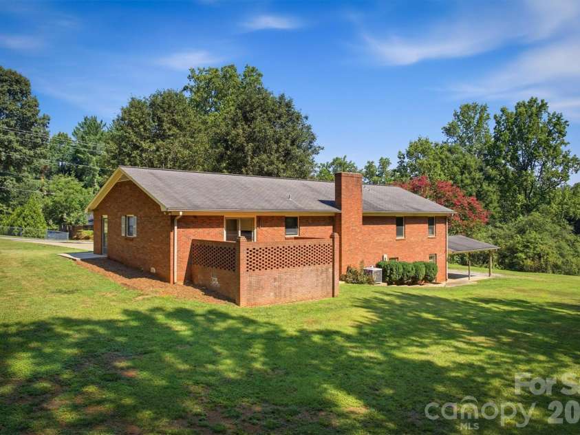 1208 35th Street Place, Conover, NC 28613.  MLS# CAR4405969, YatesRealty ID 39654. 