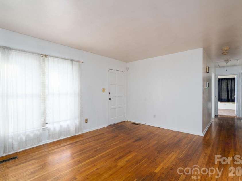 755 Edgerton Drive, Charlotte, NC 28213.  MLS# CAR4404783, YatesRealty ID 39658. 