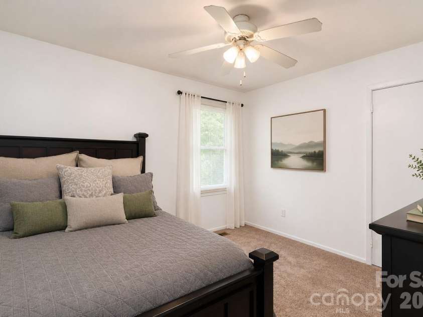 755 Edgerton Drive, Charlotte, NC 28213.  MLS# CAR4404783, YatesRealty ID 39658. 