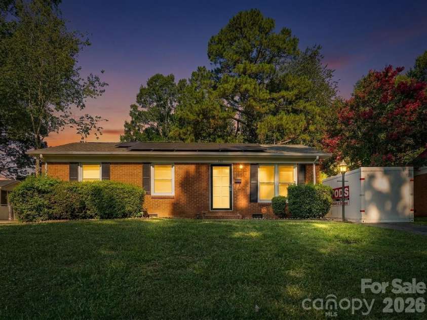 755 Edgerton Drive, Charlotte, NC 28213.  MLS# CAR4404783, YatesRealty ID 39658. 